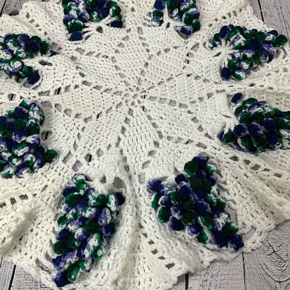 Handmade Grape Clusters Round Doily - Picture 3 of 3